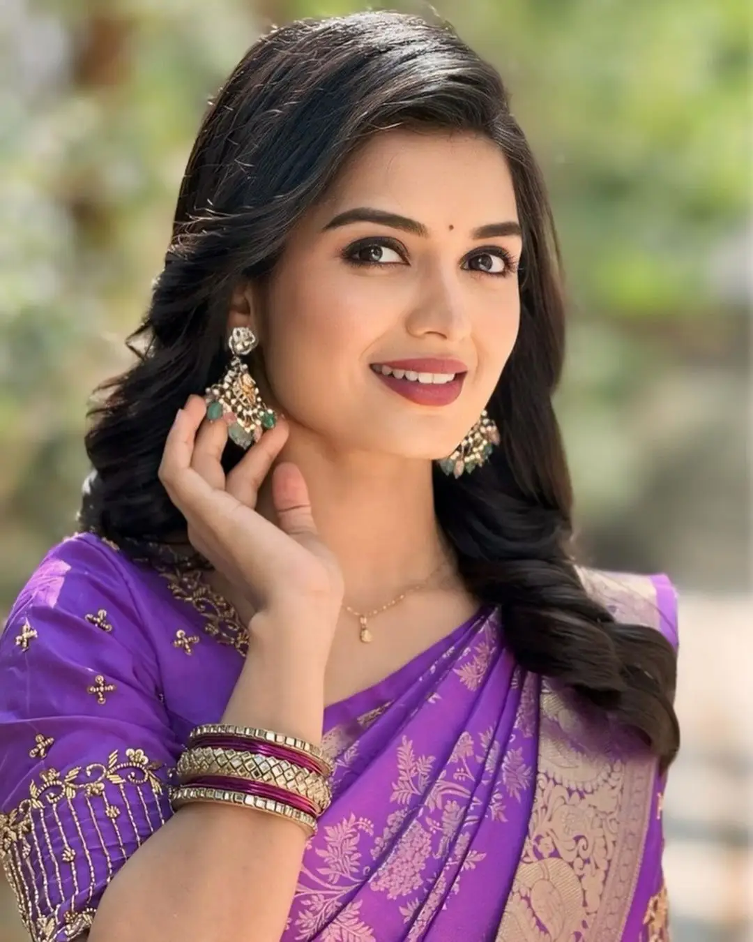 ETV ACTRESS PRIYANKA JAIN WEARING VIOLET SAREE BLOUSE